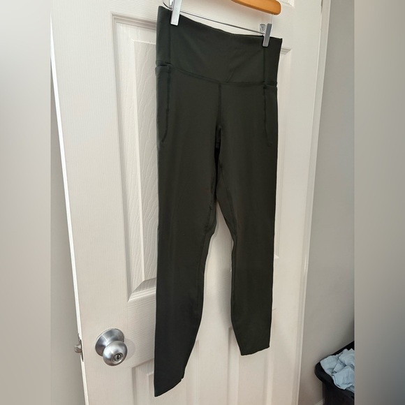 Under armour dark green fitted leggings size medium 26” inseam - Picture 2 of 12